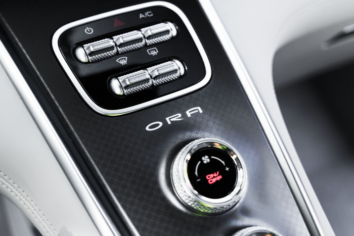 Die Mittelkonsole steigt an. (Bild: Great Wall Motor / press-inform)